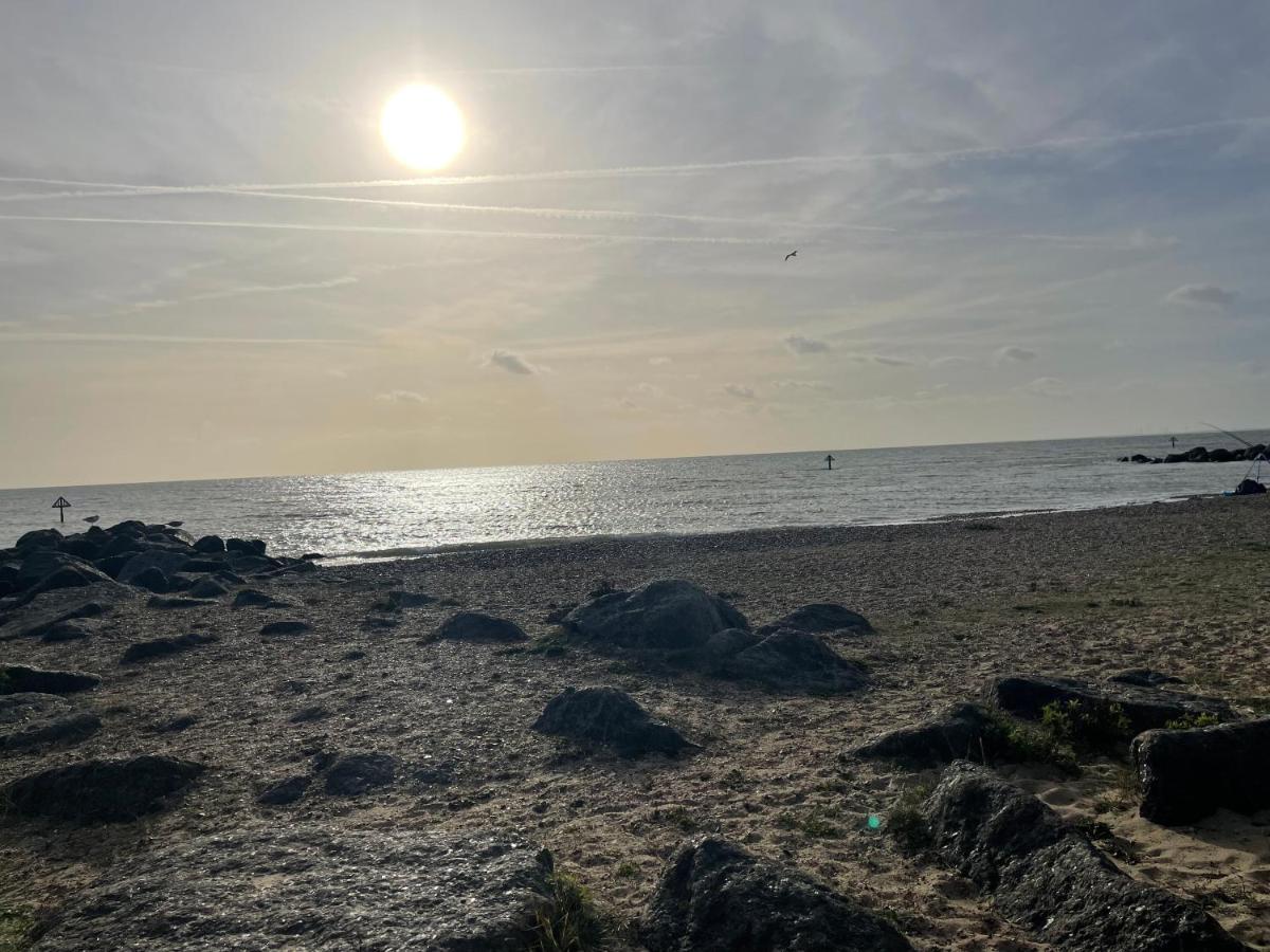 Summer Breeze Deluxe Caravan Rental Saint Osyth Eksteriør billede