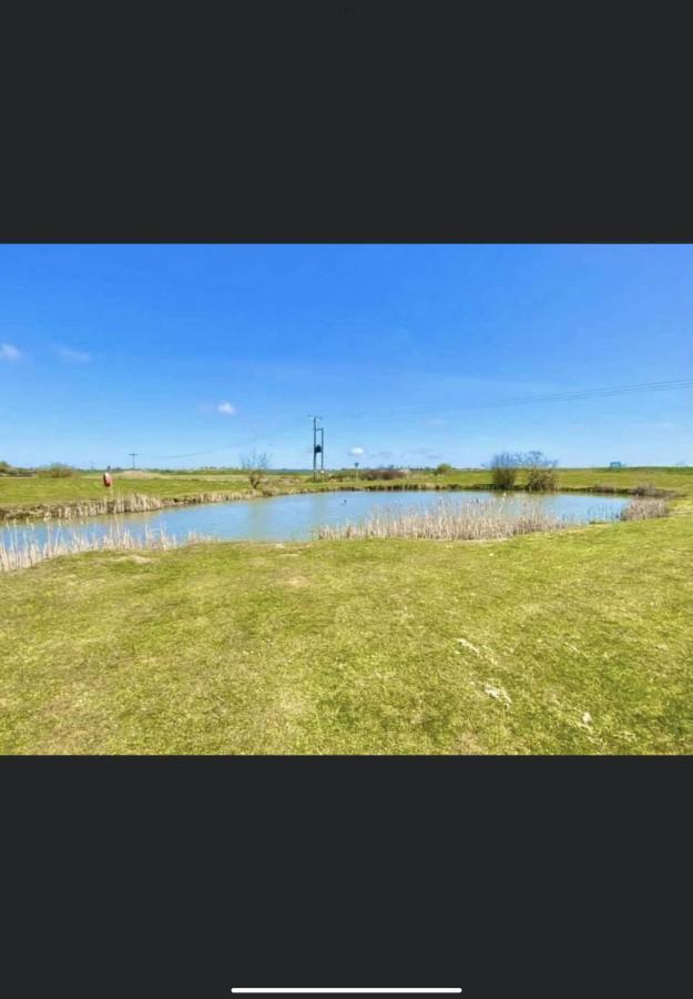 Summer Breeze Deluxe Caravan Rental Saint Osyth Eksteriør billede