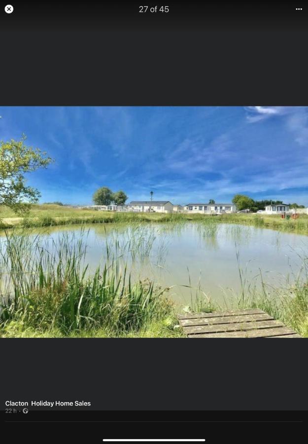 Summer Breeze Deluxe Caravan Rental Saint Osyth Eksteriør billede
