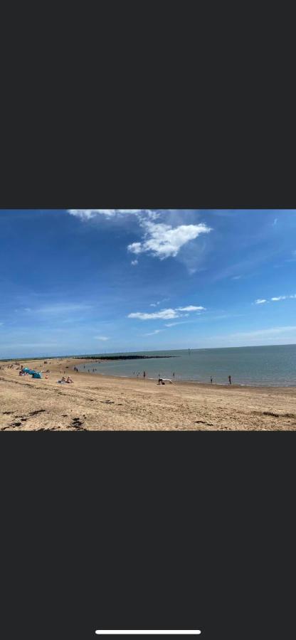 Summer Breeze Deluxe Caravan Rental Saint Osyth Eksteriør billede